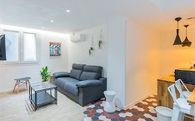 Renovated Apartment On The Old Port